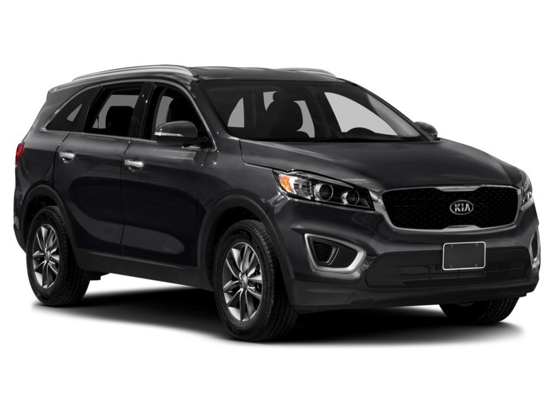 2016 Kia Sorento 2.4L LX Exterior Shot 9