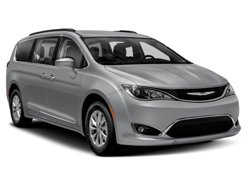 2020 Chrysler Pacifica Touring-L Plus Exterior Shot 9