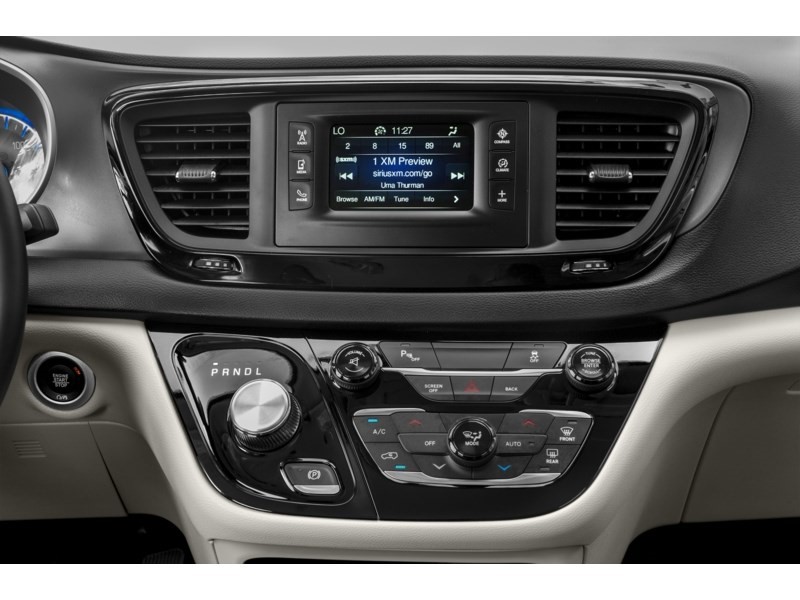 2019 Chrysler Pacifica Limited Interior Shot 2