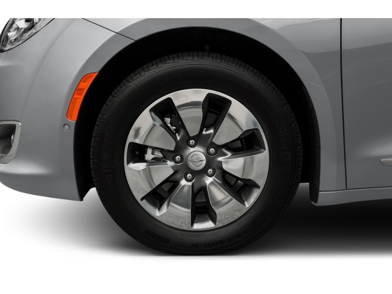 2020 Chrysler Pacifica Hybrid Limited Exterior Shot 5