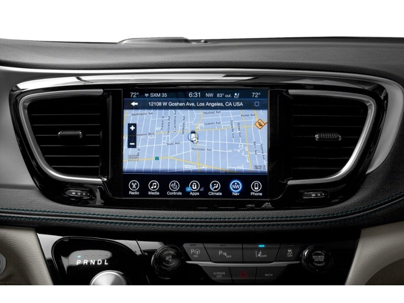 2020 Chrysler Pacifica Hybrid Limited Interior Shot 8