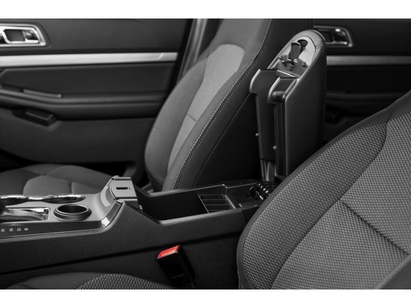 2018 Ford Explorer XLT 4WD Interior Shot 7