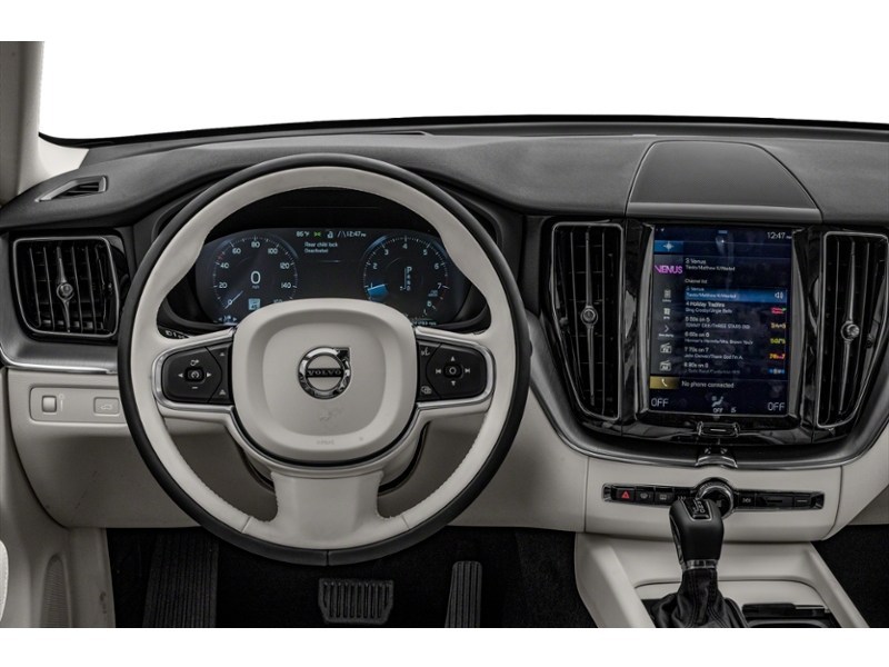 2019 Volvo XC60 T6 Inscription Interior Shot 3