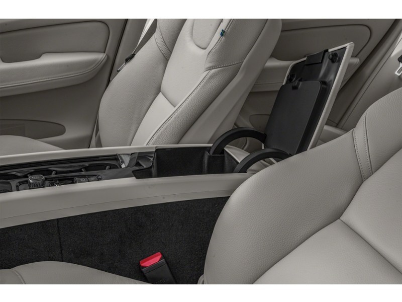 2019 Volvo XC60 T6 Inscription Interior Shot 7