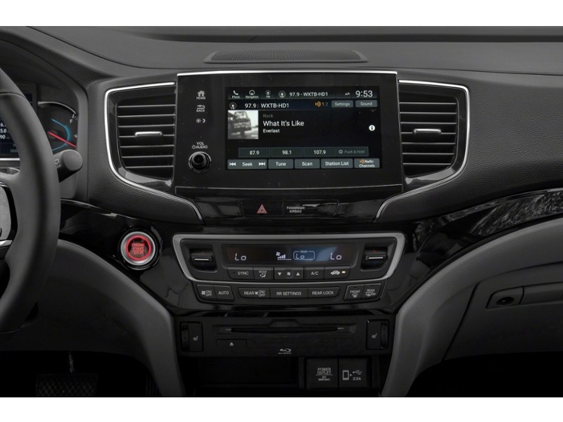 2020 Honda Pilot Touring 7P Interior Shot 2
