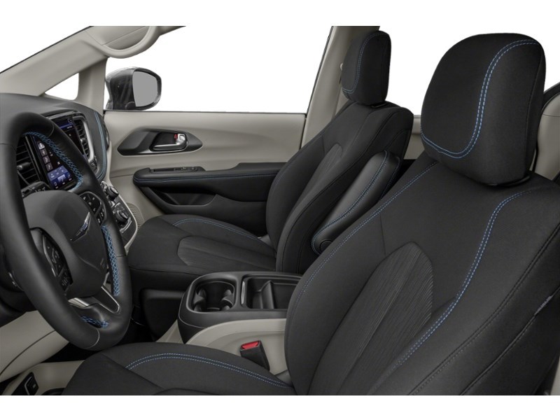2022 Chrysler Pacifica Touring L Interior Shot 4