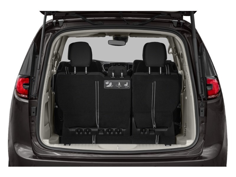 2022 Chrysler Pacifica Touring L Exterior Shot 4