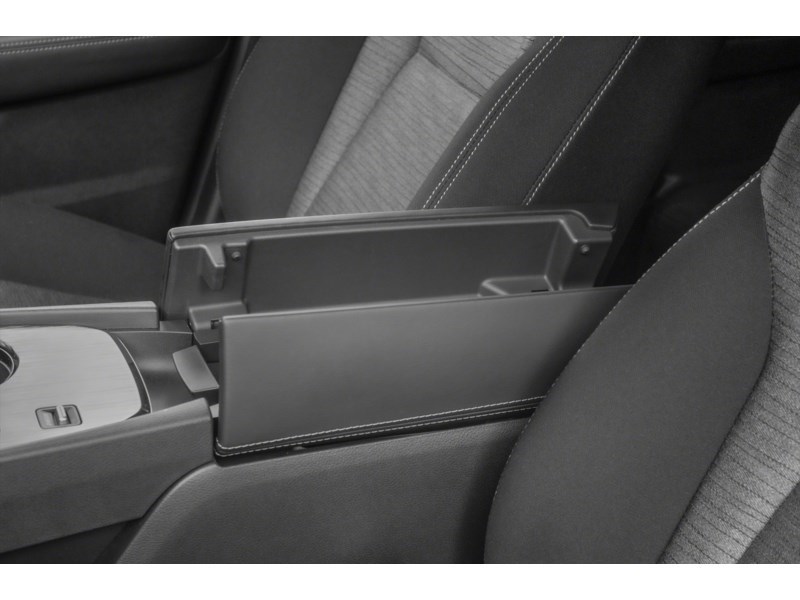 2021 Nissan Rogue SV Interior Shot 7