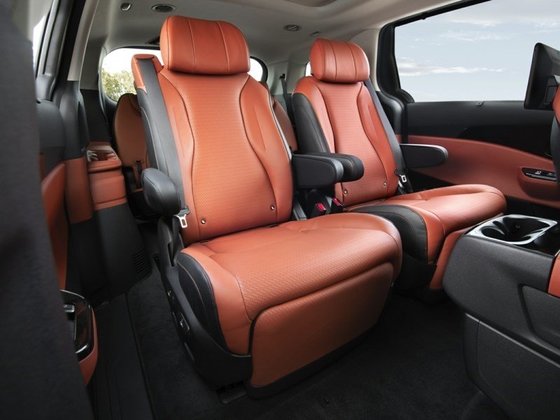 2024 Kia Carnival LX OEM Shot 6