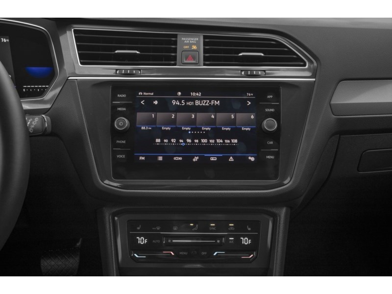 2022 Volkswagen Tiguan Comfortline Interior Shot 2