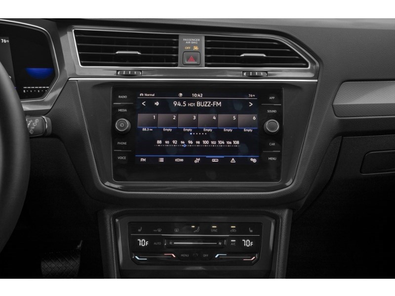 2024 Volkswagen Tiguan Comfortline Interior Shot 2