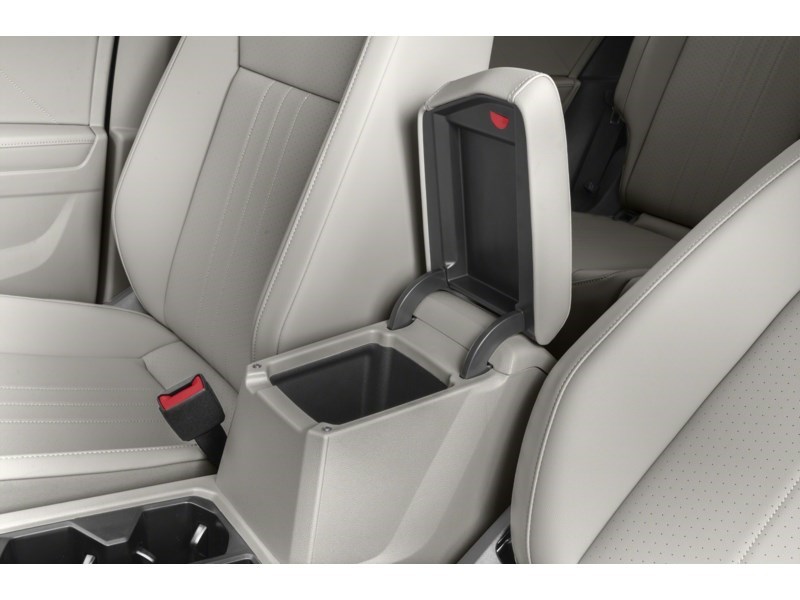 2023 Volkswagen Tiguan Comfortline R-Line Black Interior Shot 7