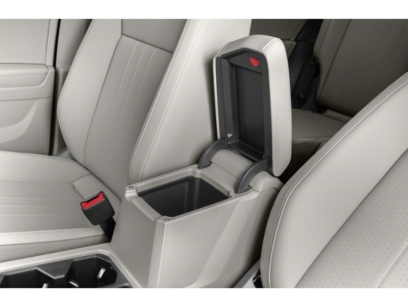 2024 Volkswagen Tiguan Comfortline R-Line Black Edition Interior Shot 7