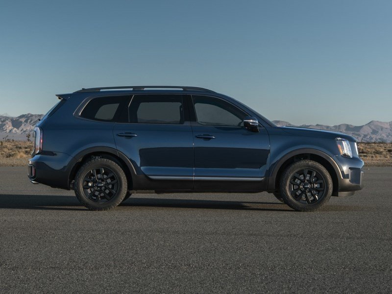 2023 Kia Telluride X-Pro w/Sage Green Interior OEM Shot 3