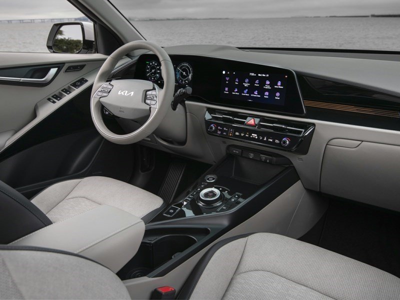 2023 Kia Niro EV Limited w/Snow White Pearl & Grey Exterior OEM Shot 3