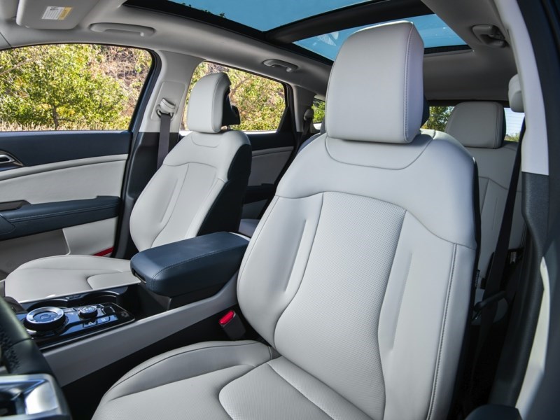 2025 Kia Sportage HEV SX w/Black Interior OEM Shot 5