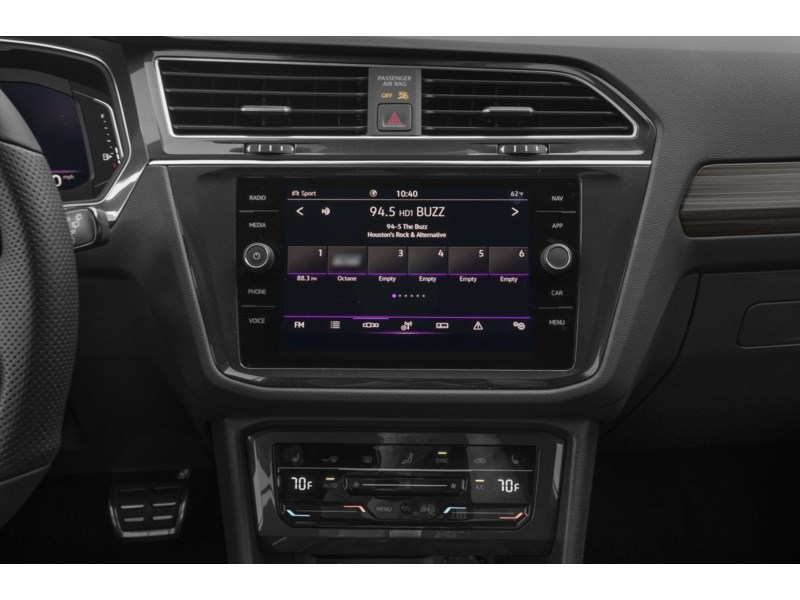 2024 Volkswagen Tiguan Highline R-Line Interior Shot 2