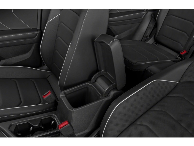 2022 Volkswagen Tiguan Highline R-Line Interior Shot 7
