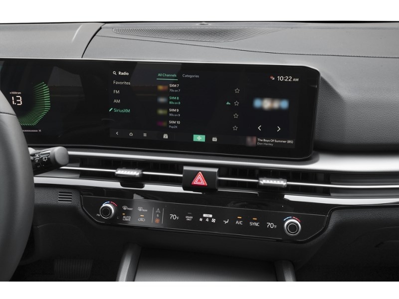2026 Kia Sportage HEV EX Premium Interior Shot 2
