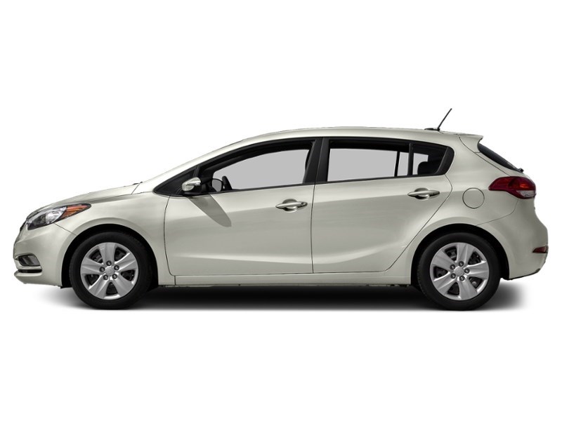 2016 Kia Forte 2.0L LX+ (M6) Snow White Pearl  Shot 5